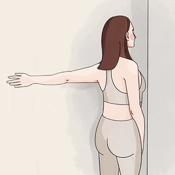 omuz ve eklem ağrısına hafif gelen egzersizler yapan kadın
